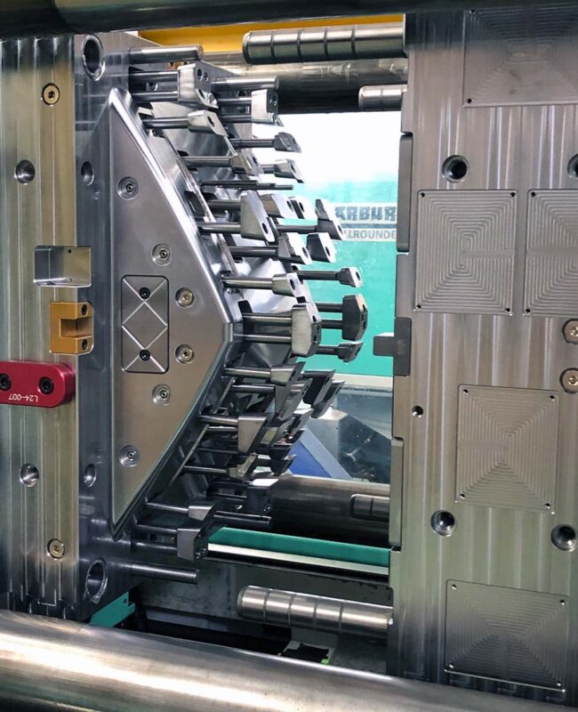 Stampaggio a inizione plastica e gomma
